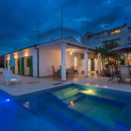 Holiday home Aras Wind Rose Supetar