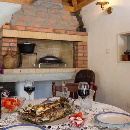 Holiday home Aras Wind Rose Supetar